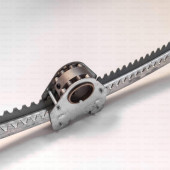 Зубчатая рейка вентиляции изогнутая в сборе с шестерней вентиляции d=32 Зубчатая рейка вентиляции изогнутая в сборе с шестерней вентиляции d=32